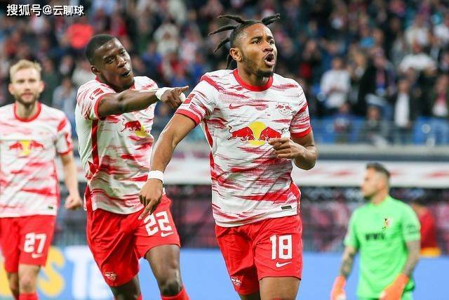 英超最佳阵：萨拉赫领衔，帕尔默&加克波在列