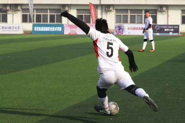 锡安28分鹈鹕力克篮网3连胜 独行侠险胜马刺